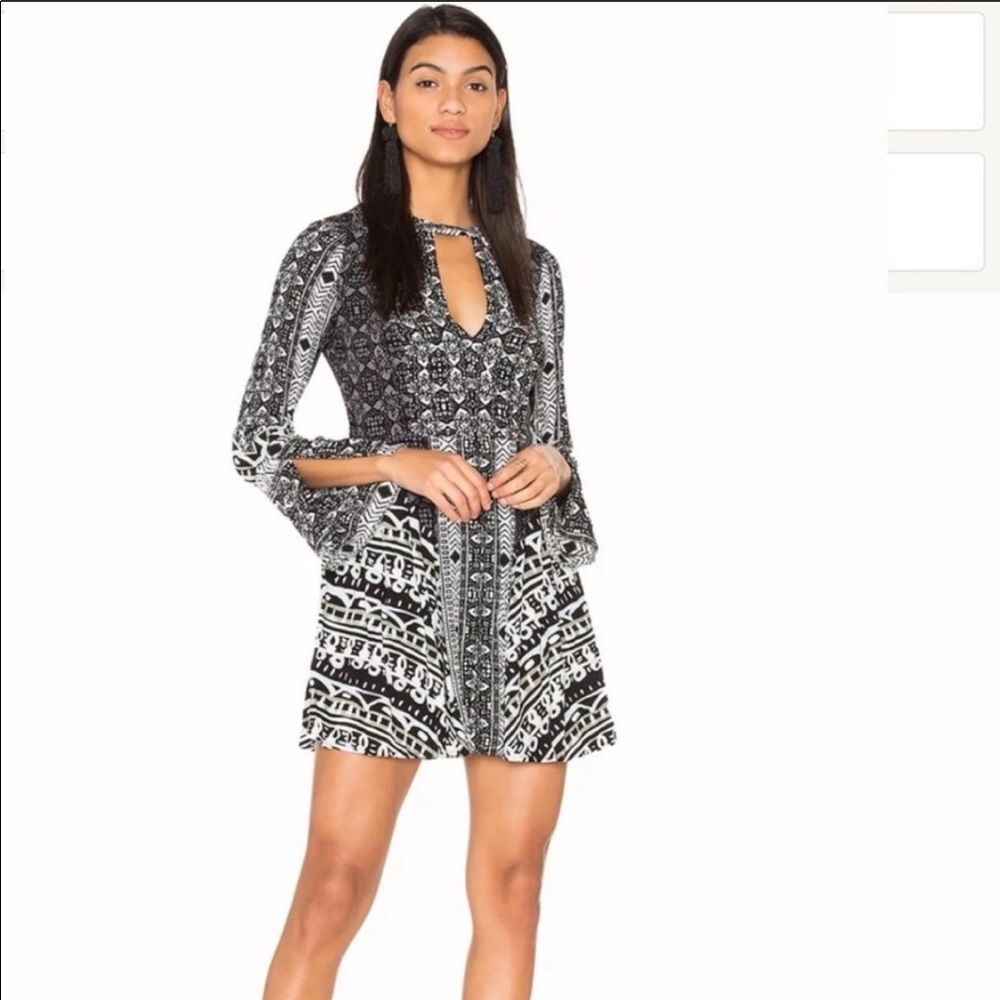 🪁 Free People high neck cutout flare sleeves